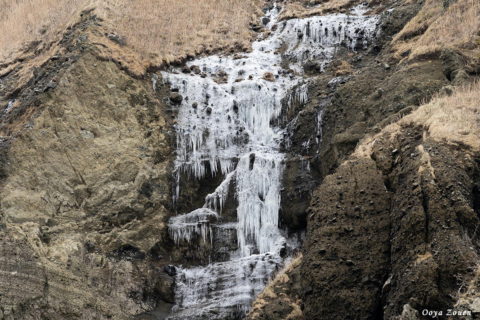 凍った滝